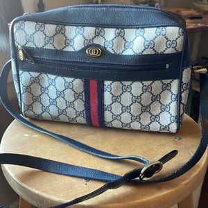 Gucci handbag, authentic vintage. Blue GG auth number 82-02-005